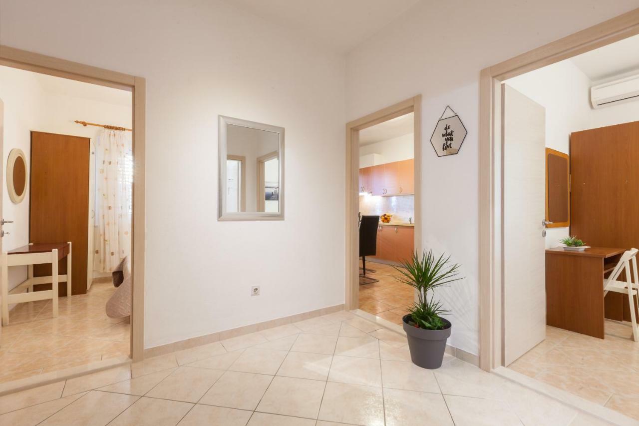 Apartments Nela 3446 Tučepi Extérieur photo