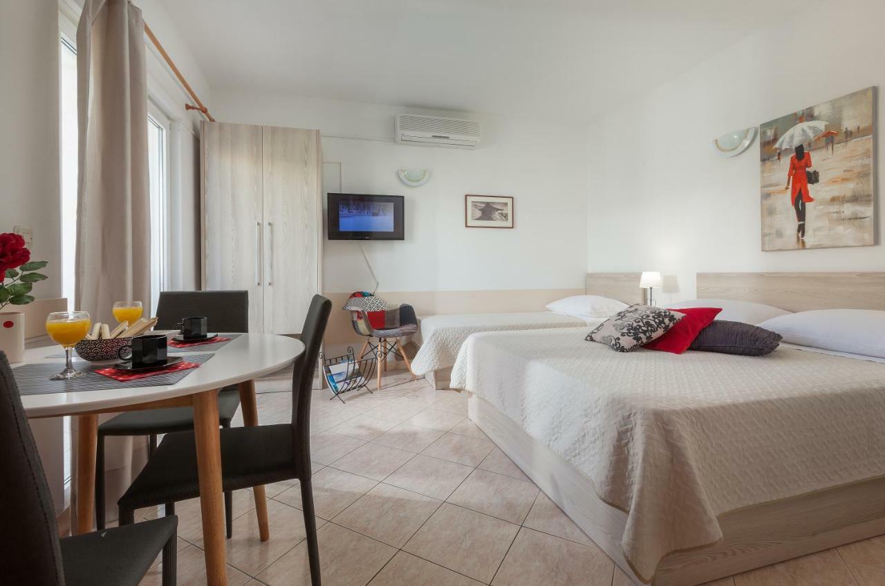 Apartments Nela 3446 Tučepi Extérieur photo