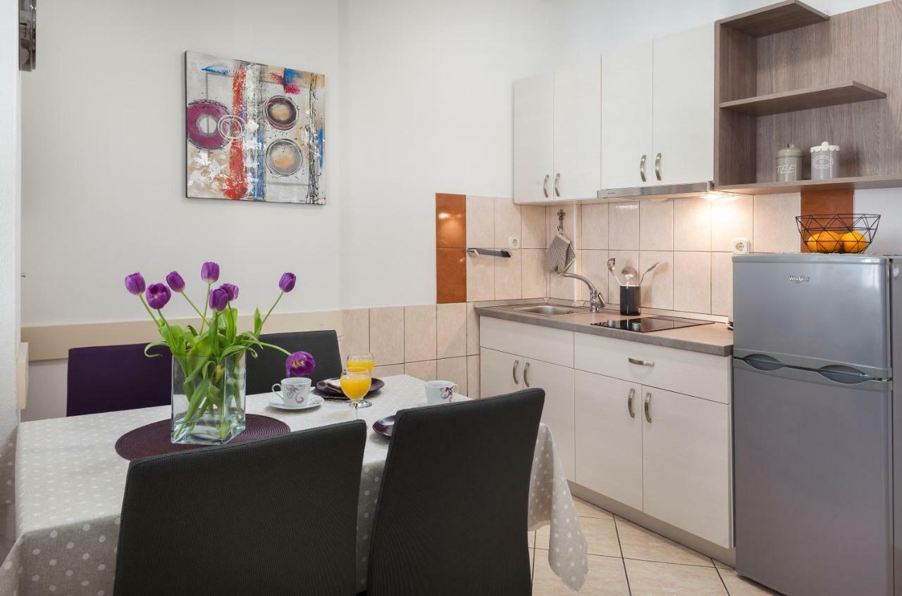 Apartments Nela 3446 Tučepi Extérieur photo