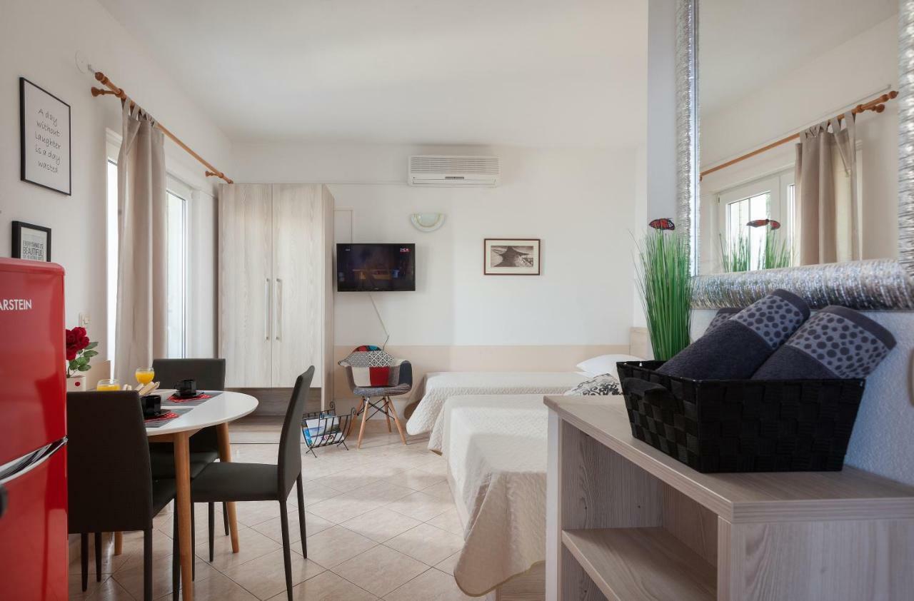 Apartments Nela 3446 Tučepi Extérieur photo