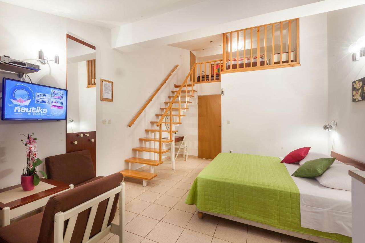 Apartments Nela 3446 Tučepi Extérieur photo