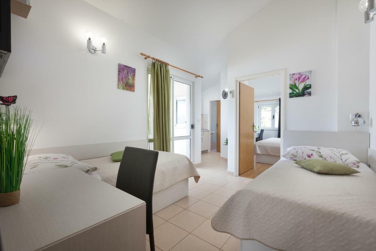 Apartments Nela 3446 Tučepi Extérieur photo