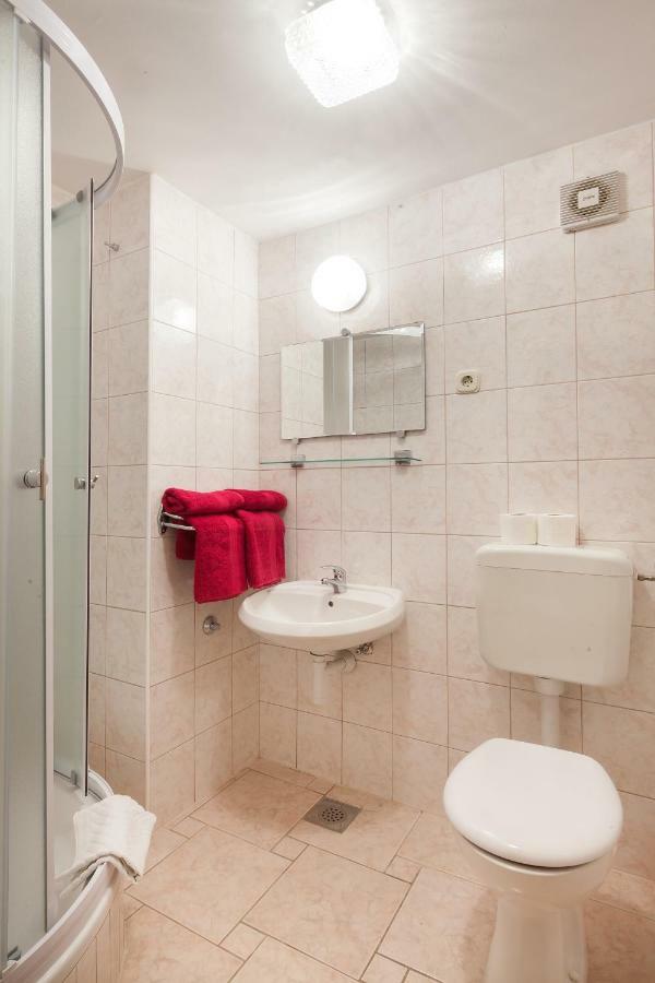 Apartments Nela 3446 Tučepi Extérieur photo