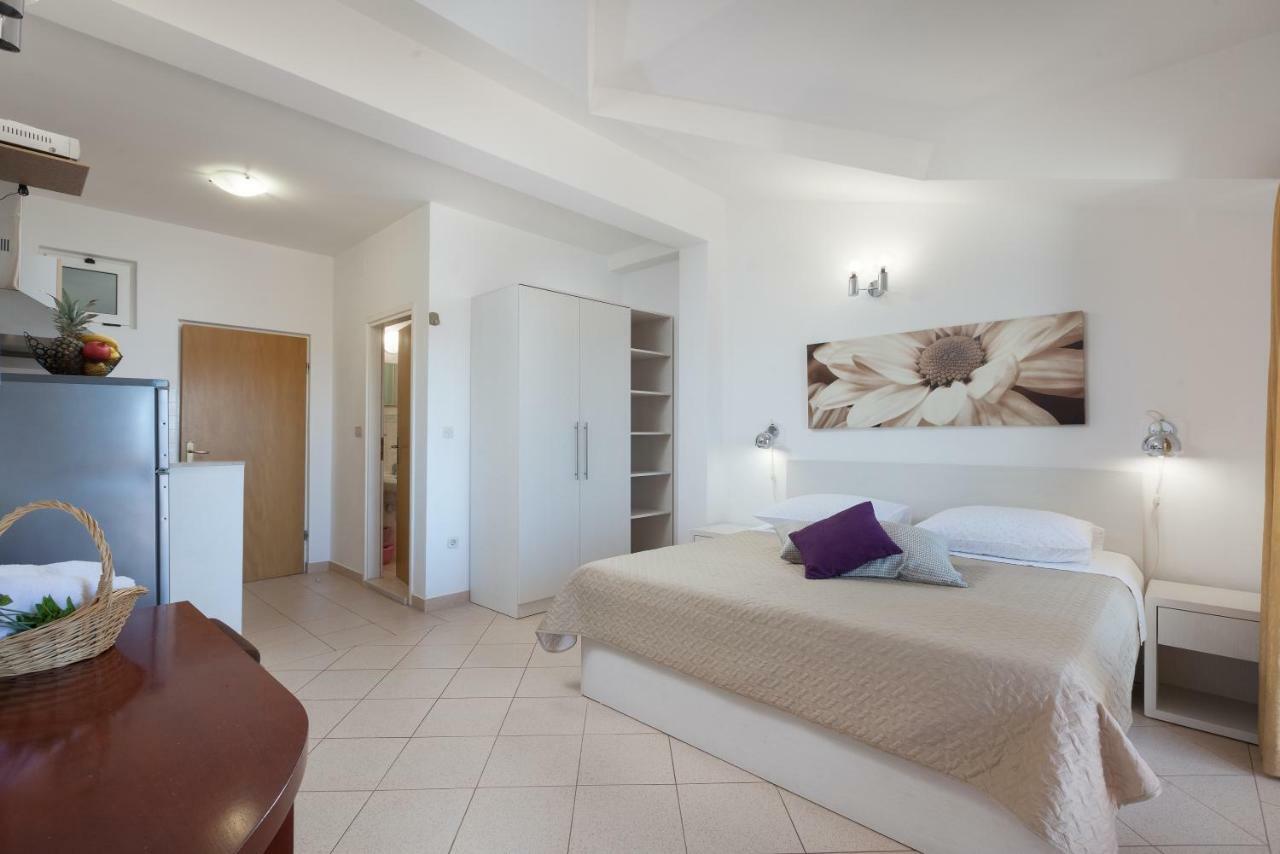 Apartments Nela 3446 Tučepi Extérieur photo